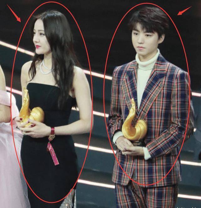 大家都知道迪丽热巴身高是168cm,而王俊凯身高是182cm,但是十级滤镜