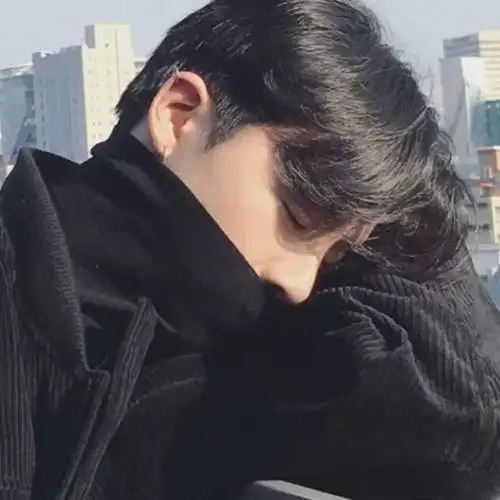 不要太非主流的帅哥头像侧面黑白头像时尚又拽的男生太有范了侧面帅哥