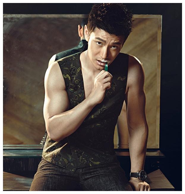 黄晓明肌肉身材被质疑,网友表示像画得,如何变身肌肉男?