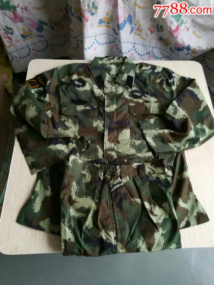 武大花网格迷彩服老款