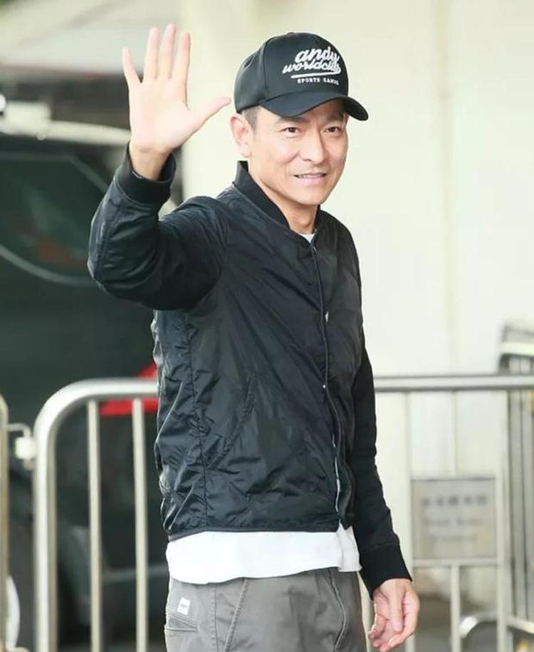 高级中年男人懂得"合身穿短裤",看看61岁的刘德华,就知道_气质_比例