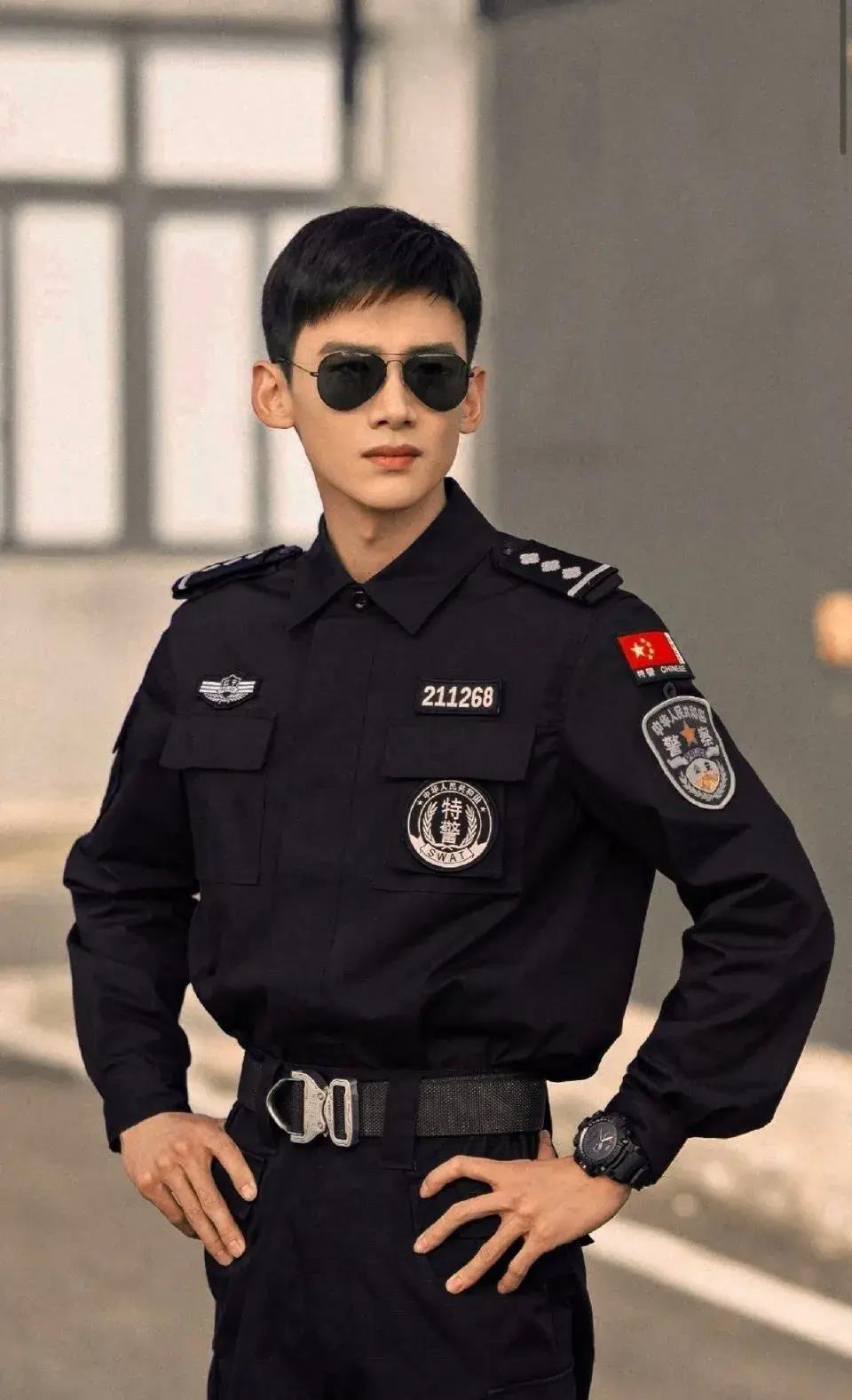 白敬亭的特警滤镜有多帅!