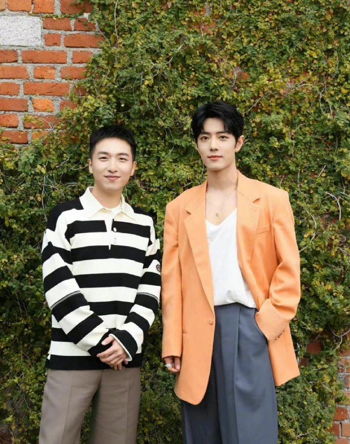 肖战和时尚博主的合照