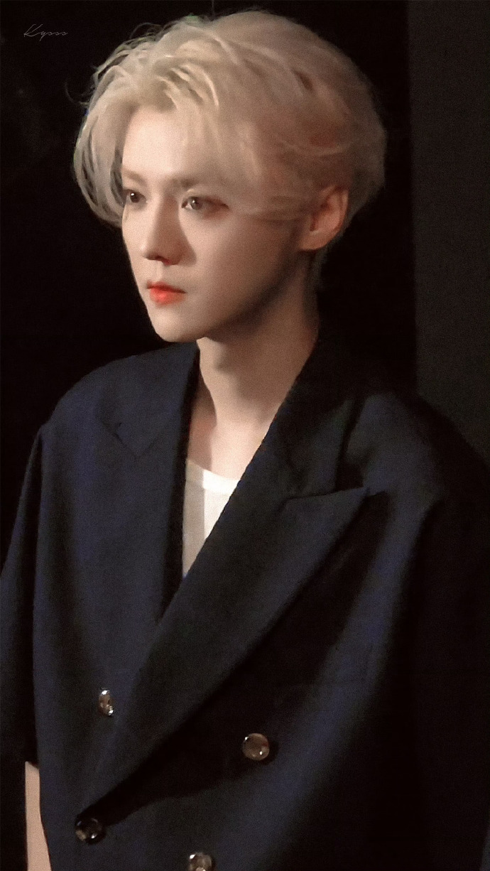 被鹿晗帅到/美到是一件很正常的事情.  #鹿晗骨相