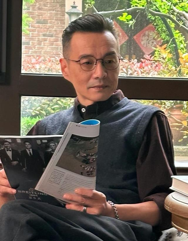 头发稀疏,发际线高的50岁男人,发型记住"3要3不要",帅气有型