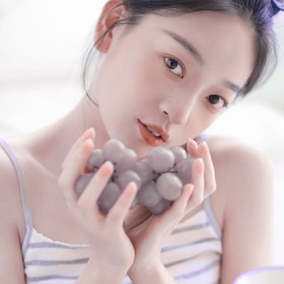 干净到极致女生头像高清图片同一个人