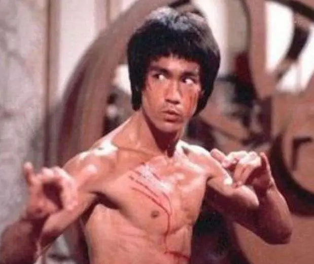 原创提及武术宗师李小龙拳王泰森直言如果没拳击规则我能打死他