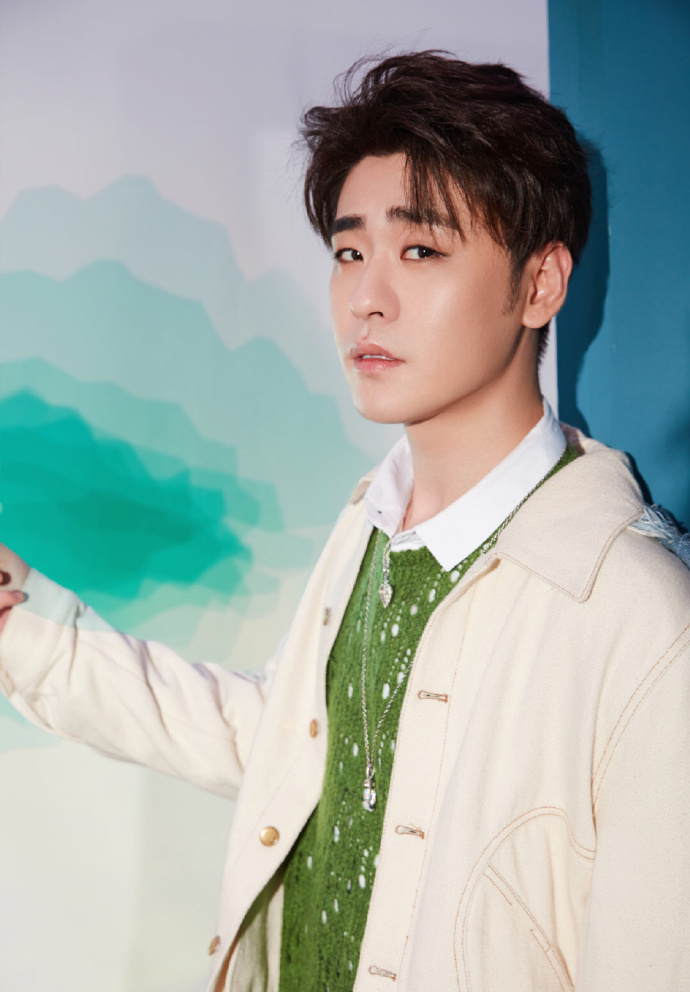 张云雷彩云写真