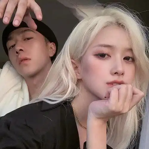 微信流行韩系情侣双人头像