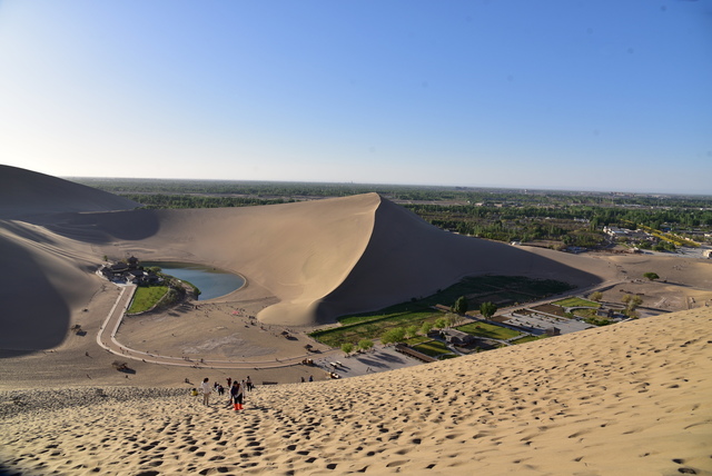 敦煌旅游必去景点,鸣沙山月牙泉