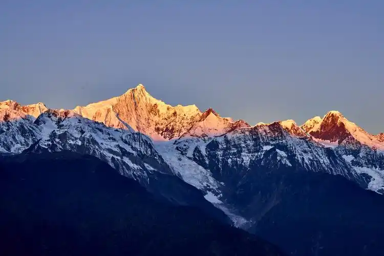游玩云南丽江古城与香格里拉梅里雪山美景.