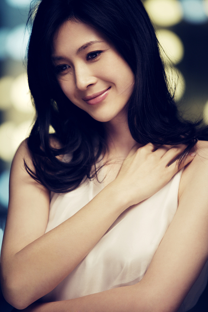 童蕾扮演亮剑中的田雨,漂亮的女护士,与李云龙恋爱,扮演李云龙的