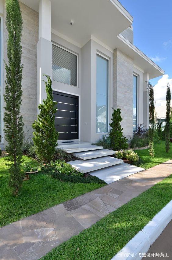 国外自建房讲究门面,水泥现浇做阶梯式入户,"高级"才是第一位