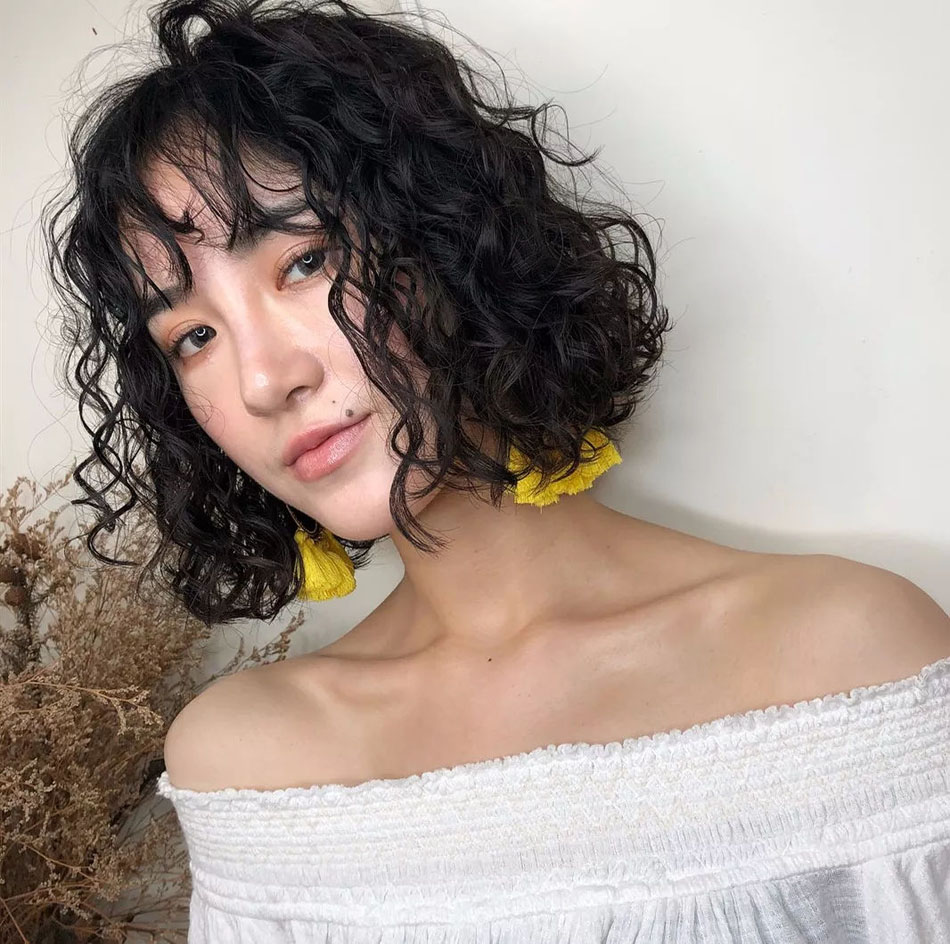 短发烫发爆小卷发型女人味十足