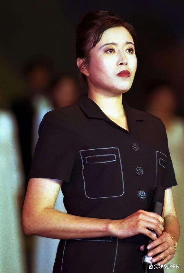 丁嘉丽:两段失败的婚姻,对不起一双儿女,如今生活状况如何了?