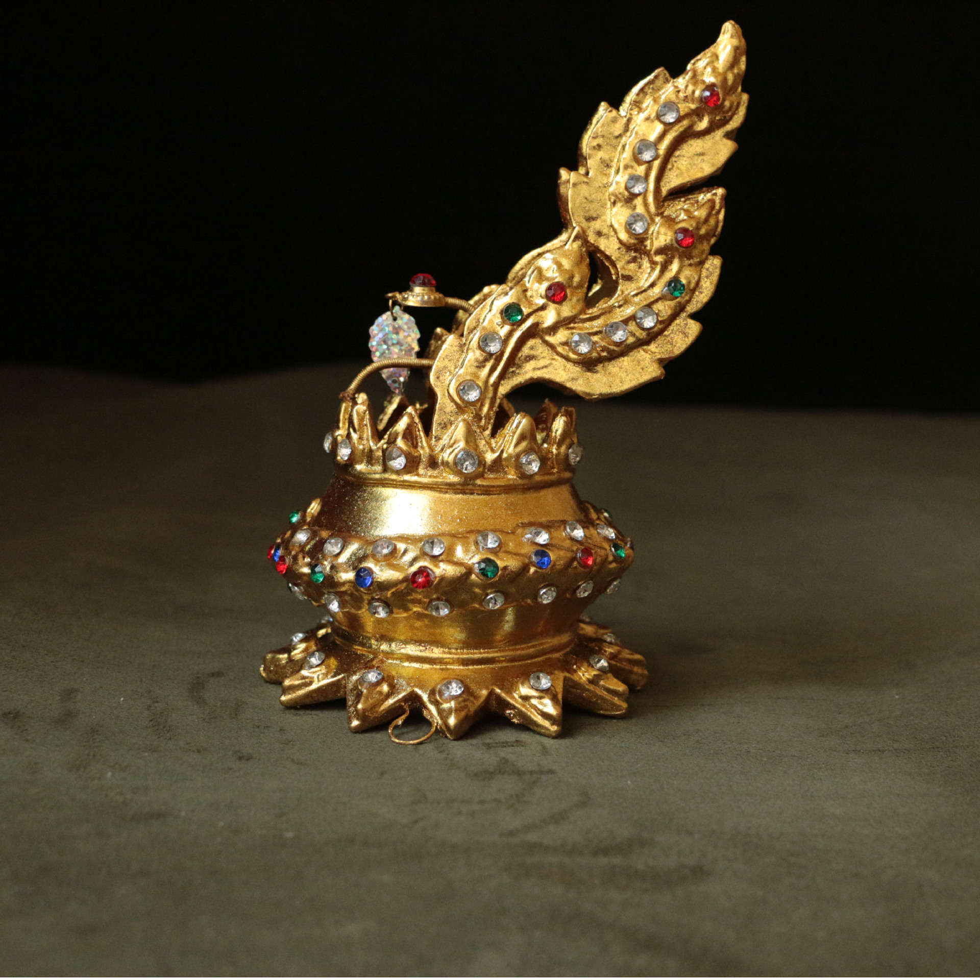 泰式泰国头冠头饰品手工皇冠大宝塔表演拍照漂亮正品云南东南亚