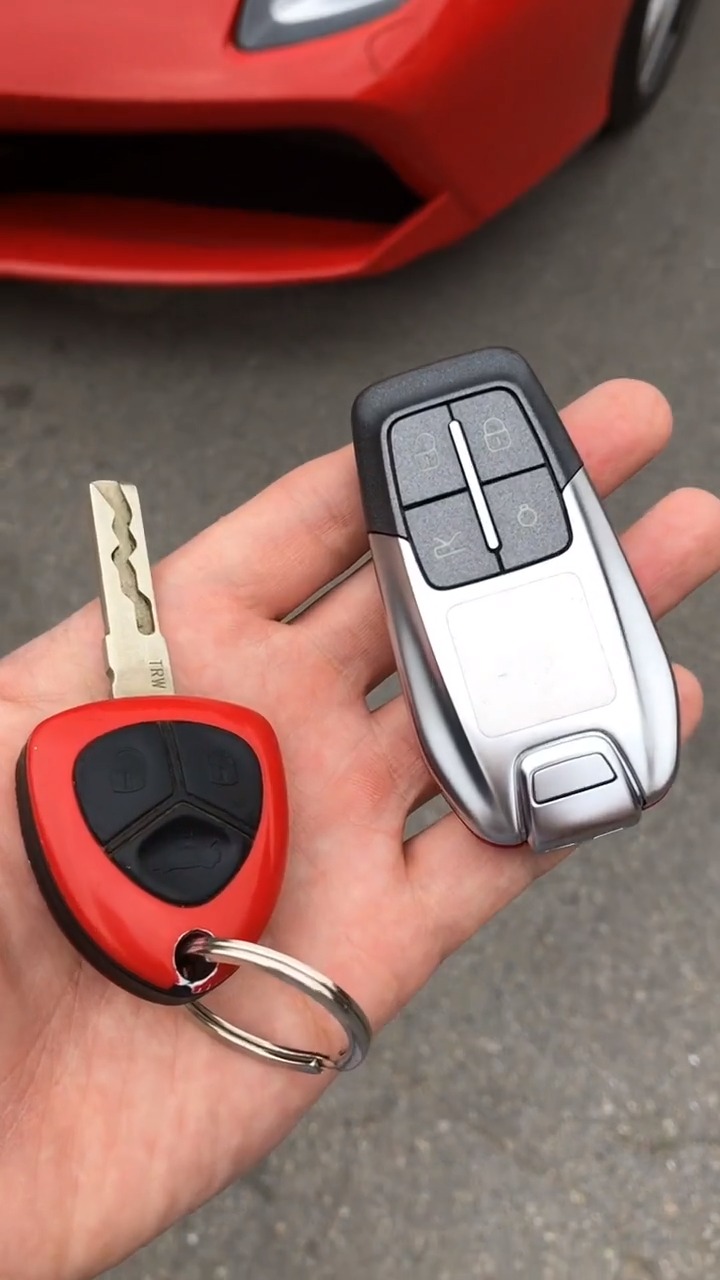 麦浪说车之新老款法拉利钥匙以及启动