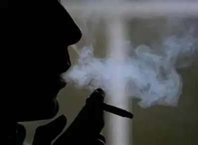 写美篇这个说法只对了一半,因为痰的分类并不能仅仅依靠颜色来判定