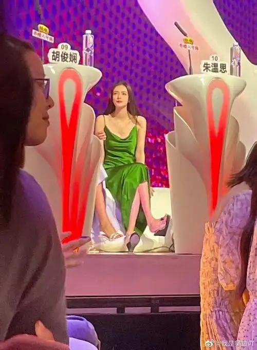 好像金晨 上电视我觉得比一些明星漂亮诶好像是非诚勿扰女嘉宾?