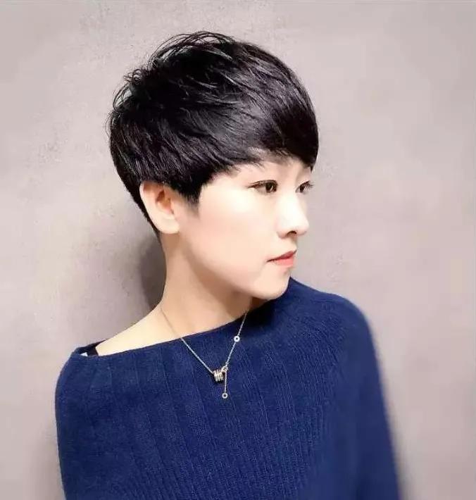 三十四岁女人的短发这样选,时尚减龄又显气质,精干利落又有品味