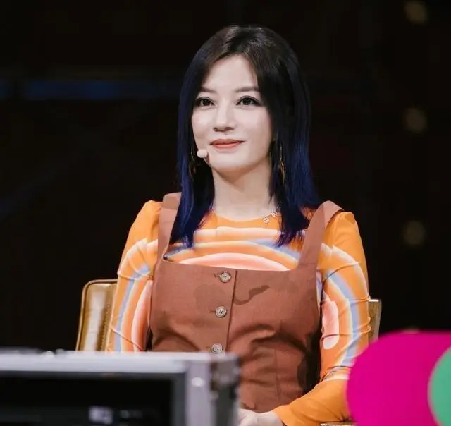 知名人士爆料横店女演员:因无戏可拍转行服务业,相貌不输热巴_赵薇