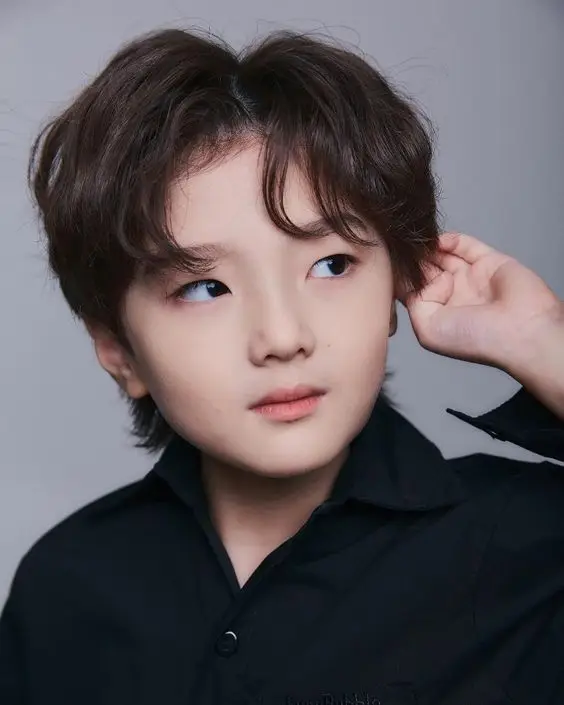 龙年新学期小男孩发型别乱剪,选这几款就对了,个性时尚很帅气_孩子