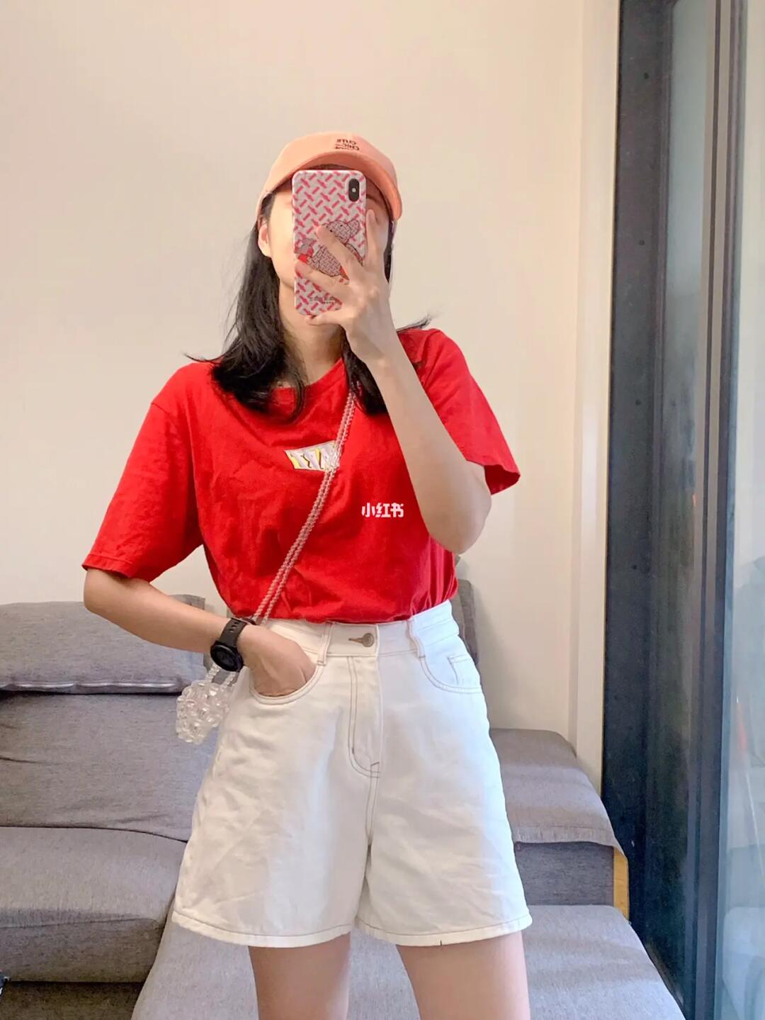 ootd夏日穿搭红色t恤搭配好显白