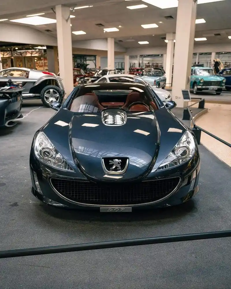 2004年标致907  搭载一台500匹马力的6.0l v1 - 抖音