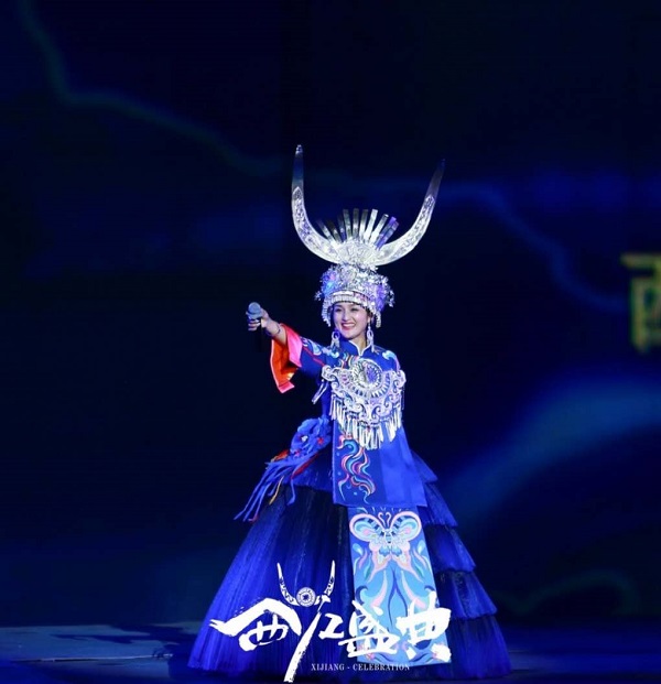 贵州苗族歌手杨祖桃惊艳亮相西江盛典