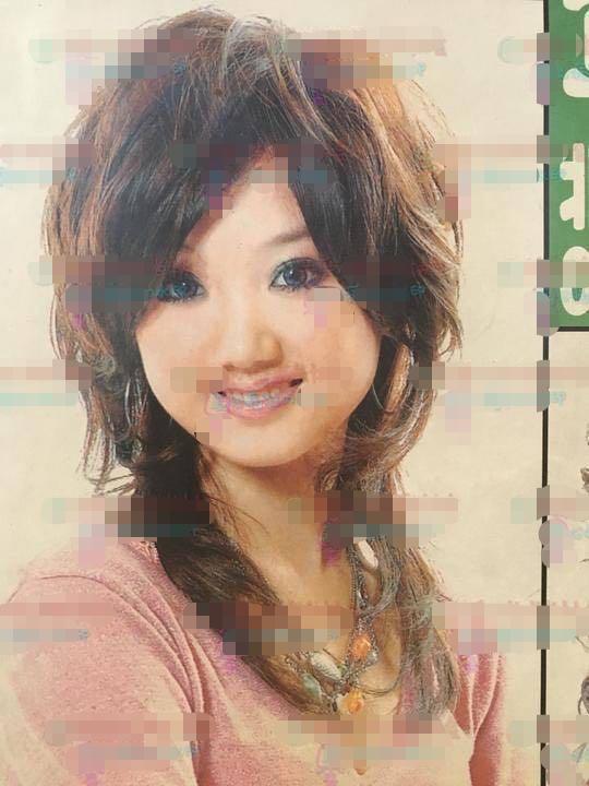 毛晓彤早年旧照被扒,大脸塌鼻梁造型雷人,与如今甜美模样差别大