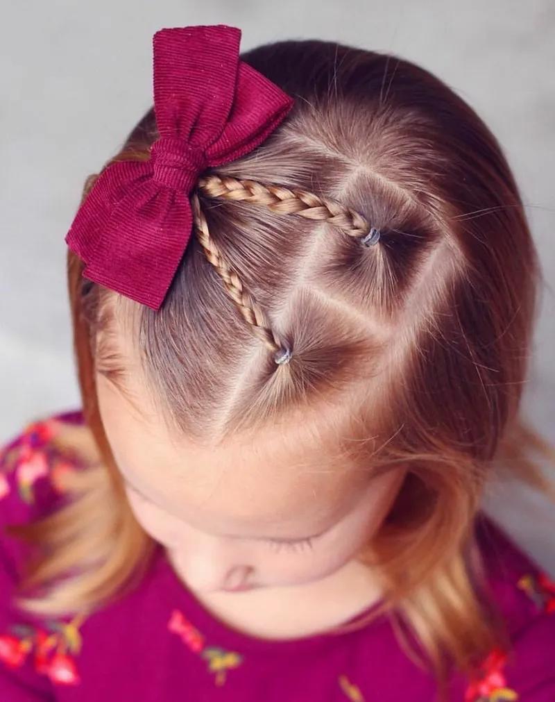 三岁小女孩头发怎么扎好看图片(最新款小女孩好看的辫子编发发型
