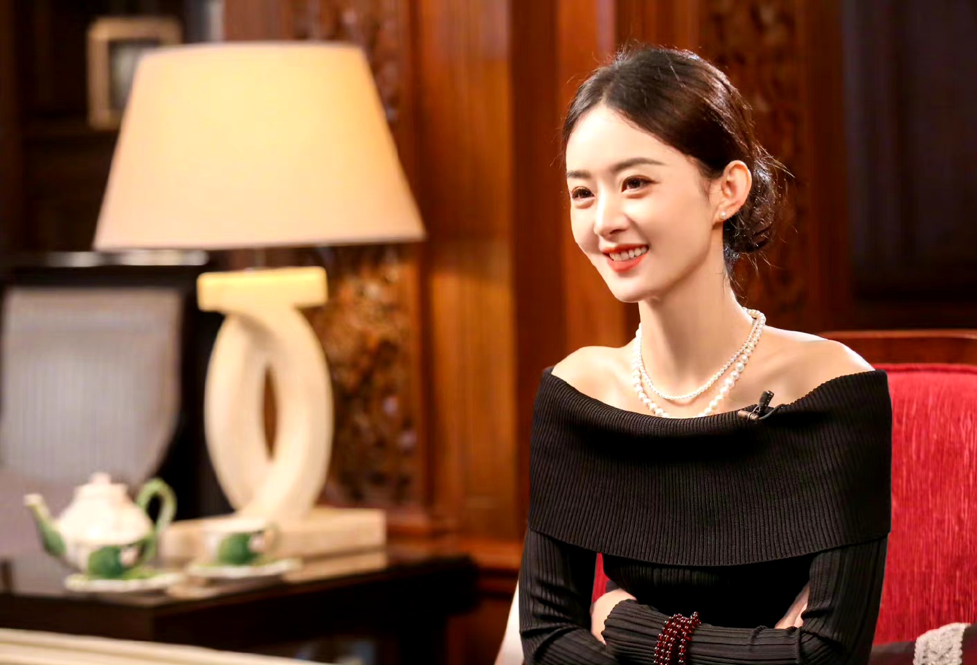 赵丽颖做客曹可凡的访谈《可凡倾听》,早期是圆脸甜妹,经过时间的沉淀