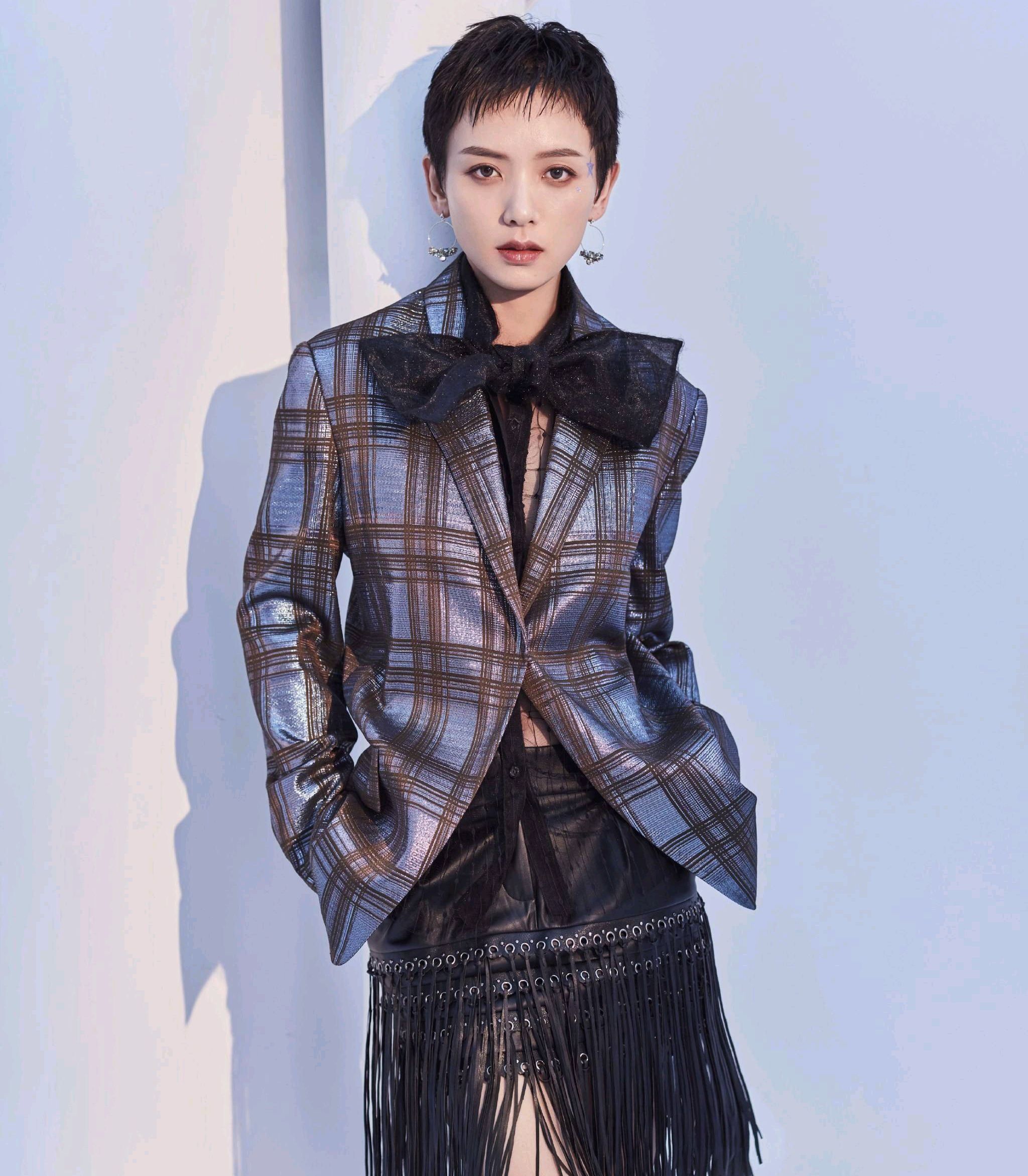 李晓峰11月大片,短发女神,美丽动人