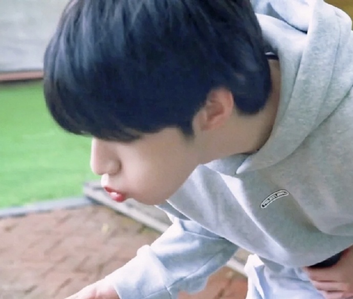 男孩子嘟嘴就是要    #新生代演员刘耀文#  @时代少年团-刘耀文