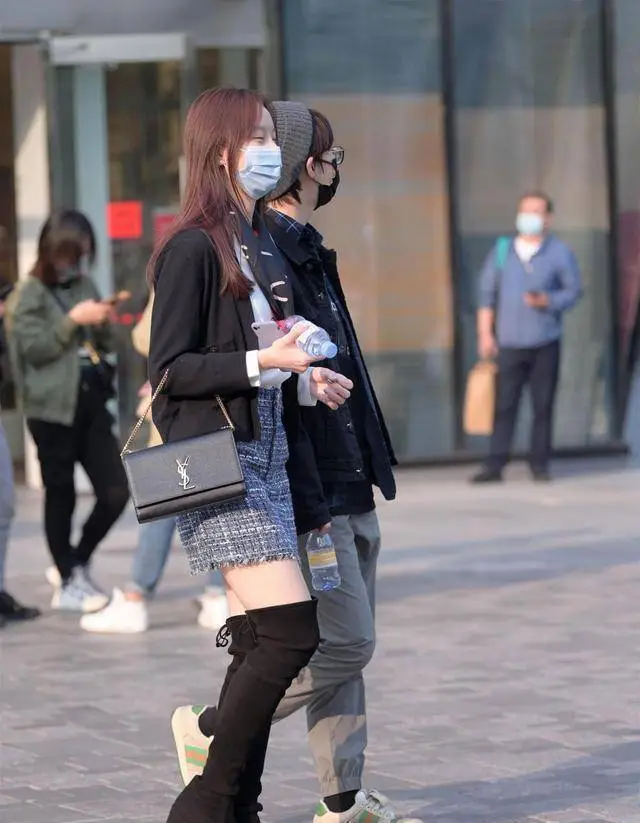 原创春季怎么玩转下衣消失小姐姐的另类穿搭让你舒适又保暖