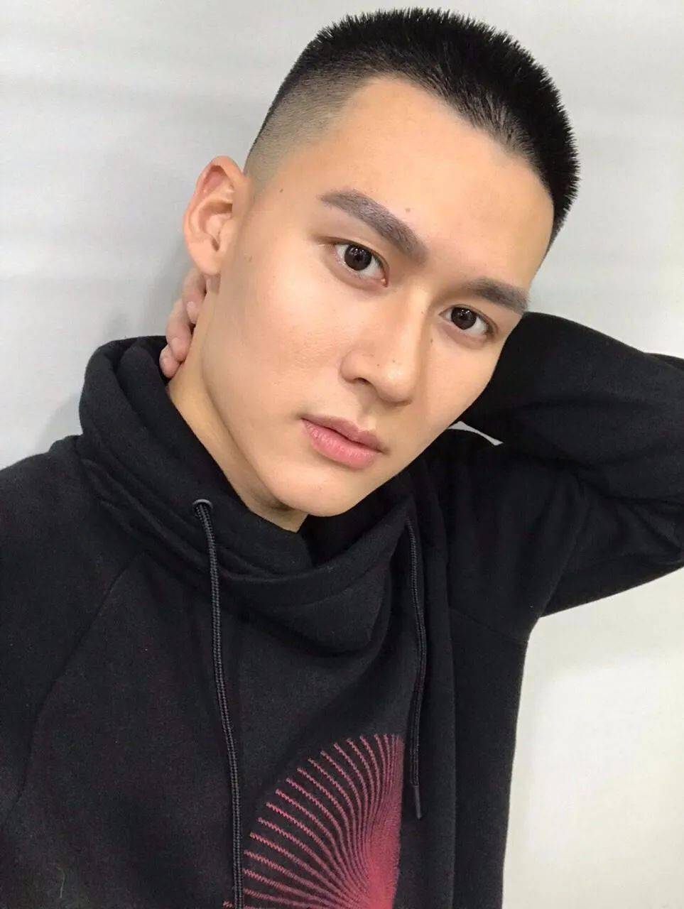 现在来碗清爽不罗嗦帅寸头热炸天气免整理