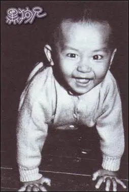 庾澄庆庾澄庆童年照庾澄庆和母亲,两个姐姐杨坤父子三人,左边第一个是