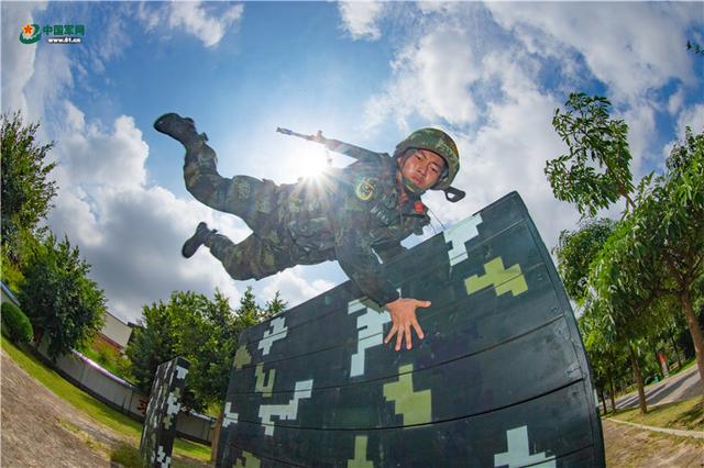 武警广西总队参谋部警卫勤务大队这样开展强化训练