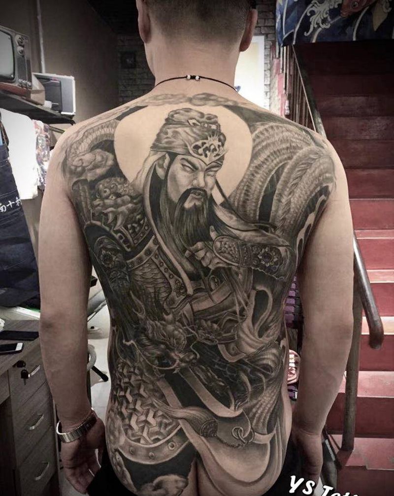 关羽纹身图片_背部纹身图案