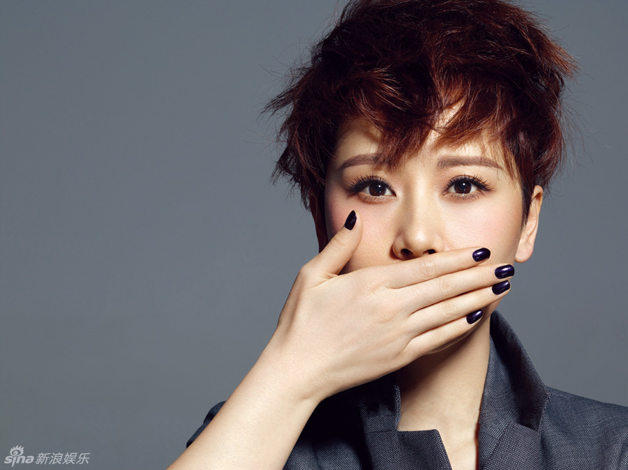 组图:海清干练洒脱 刚柔并蓄展现别致女人味_高清图集_新浪网