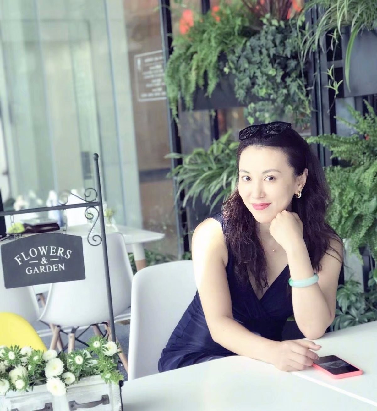 百变央视美女主播梦桐罕见生活照曝光原名这么普通难怪不用了