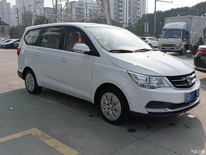 新到店17年宝骏73015l手动7座个人一手车原版原