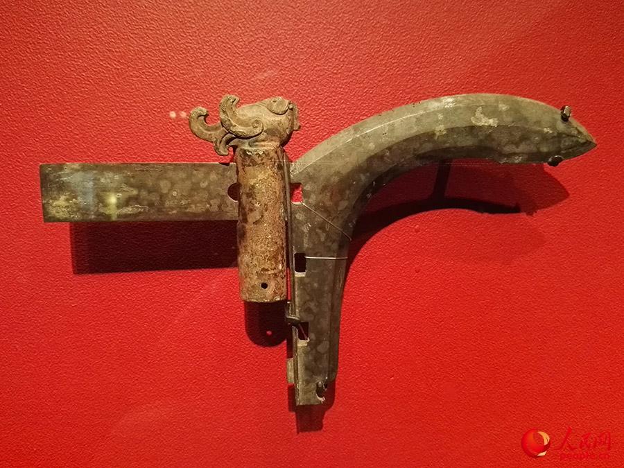 美国旧金山亚洲艺术博物馆展出的汉代兵器.(任发强摄)