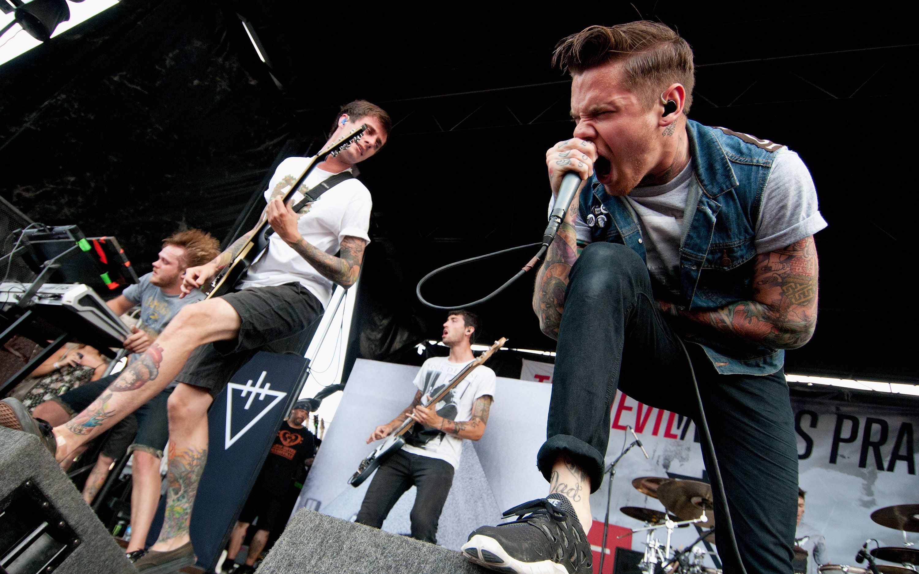 美国金属核乐队 the devil wears prada 现场合集