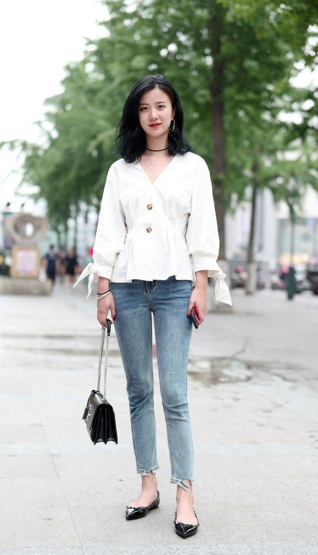 街拍:温柔贤惠2号美女,独有的气质,尽显成熟女人风韵