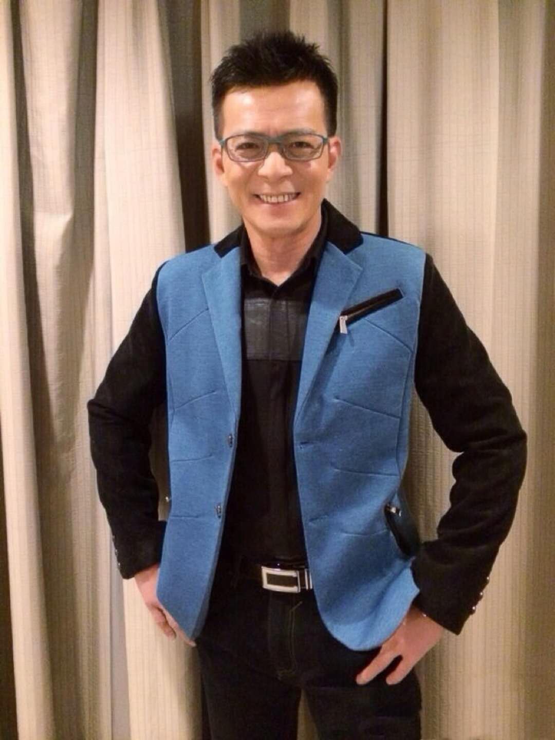 刘德华做过他的绿叶,如今刘德华成为巨星,他亦为女回归_黄日华