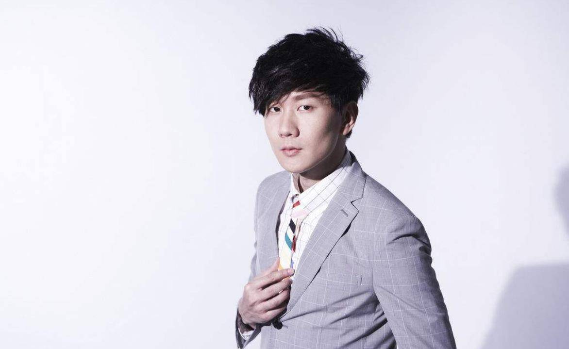 偏爱刘海发型的林俊杰,当他梳起刘海的时候,网友:还是放下吧_田馥甄