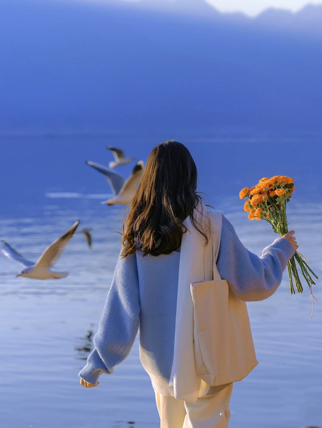 手绘女生多张背影图|无水印分享|96送给大家 愿生活不太拥挤,愿美好