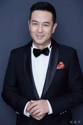 张嘉益(张嘉译/张小童),中国内地男演员,卓尔文化旗下演员,身高178cm