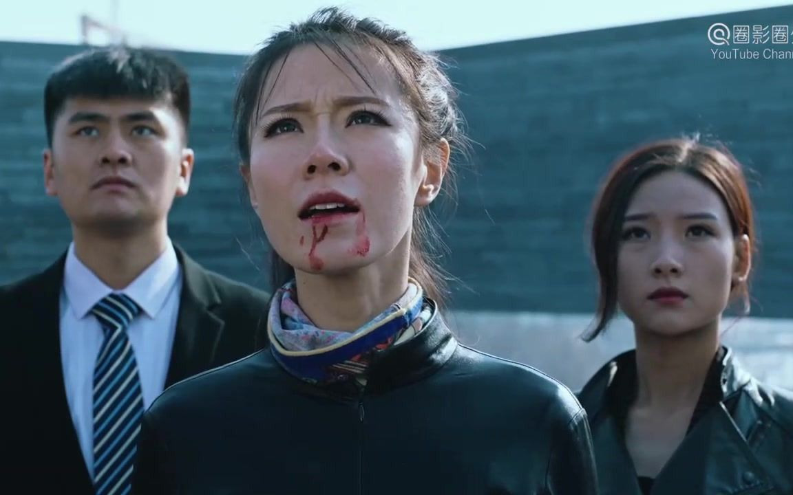 黑皮衣女侠力抗boss不幸倒地被踹到内伤吐血